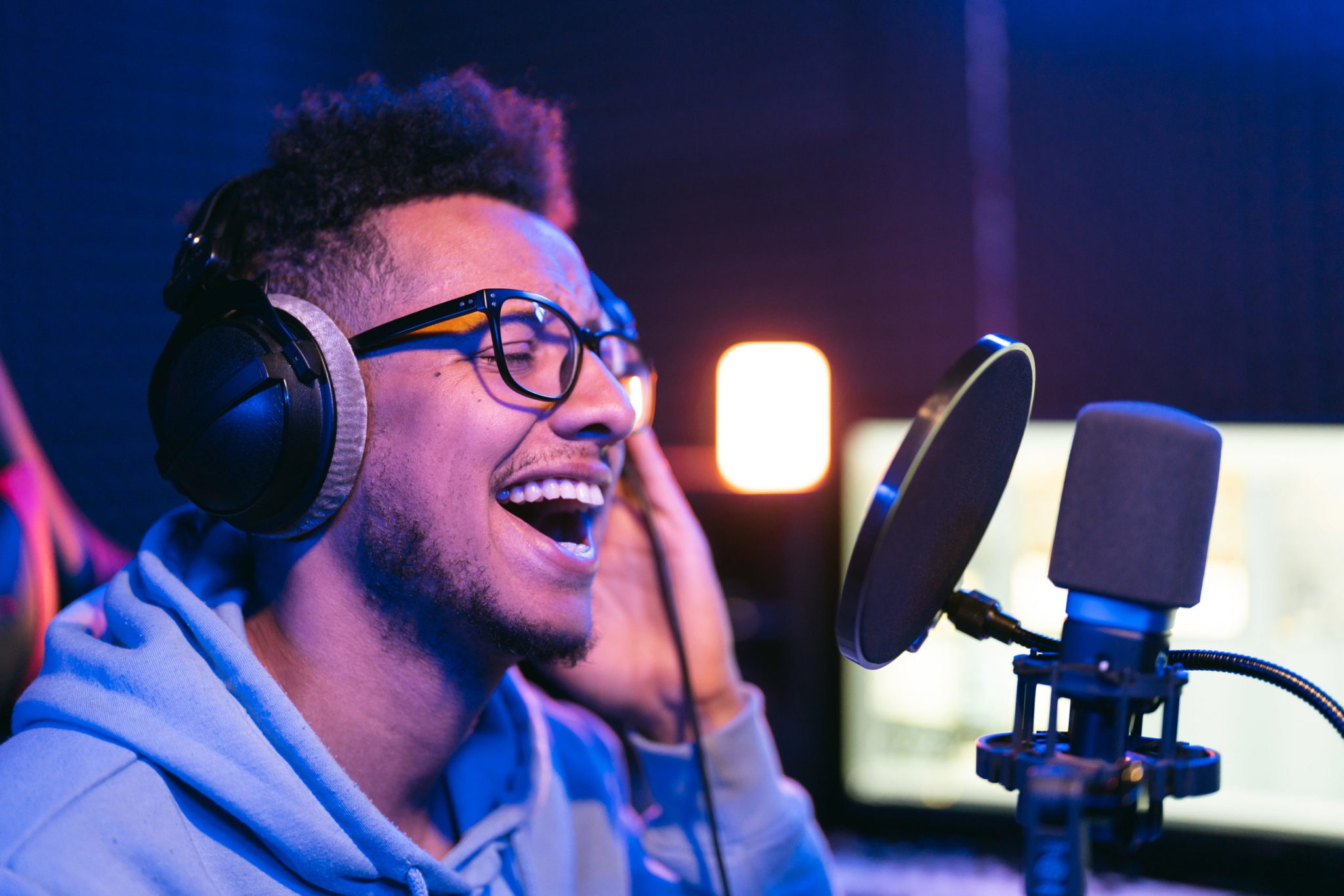 How To Choose the Best Microphone for Your Vocal Performance School